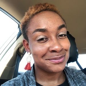 Meet your Posher, Raquel